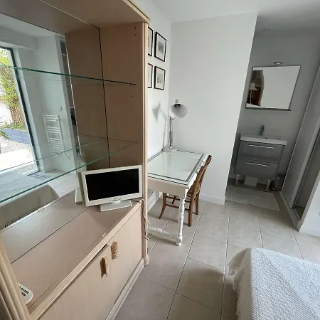 Apartment Au Coeur De La Rochelle, Proche Vieux Port, Jardin, Wifi, 2 Pers, Menage Inclus - Fr-1-246-662